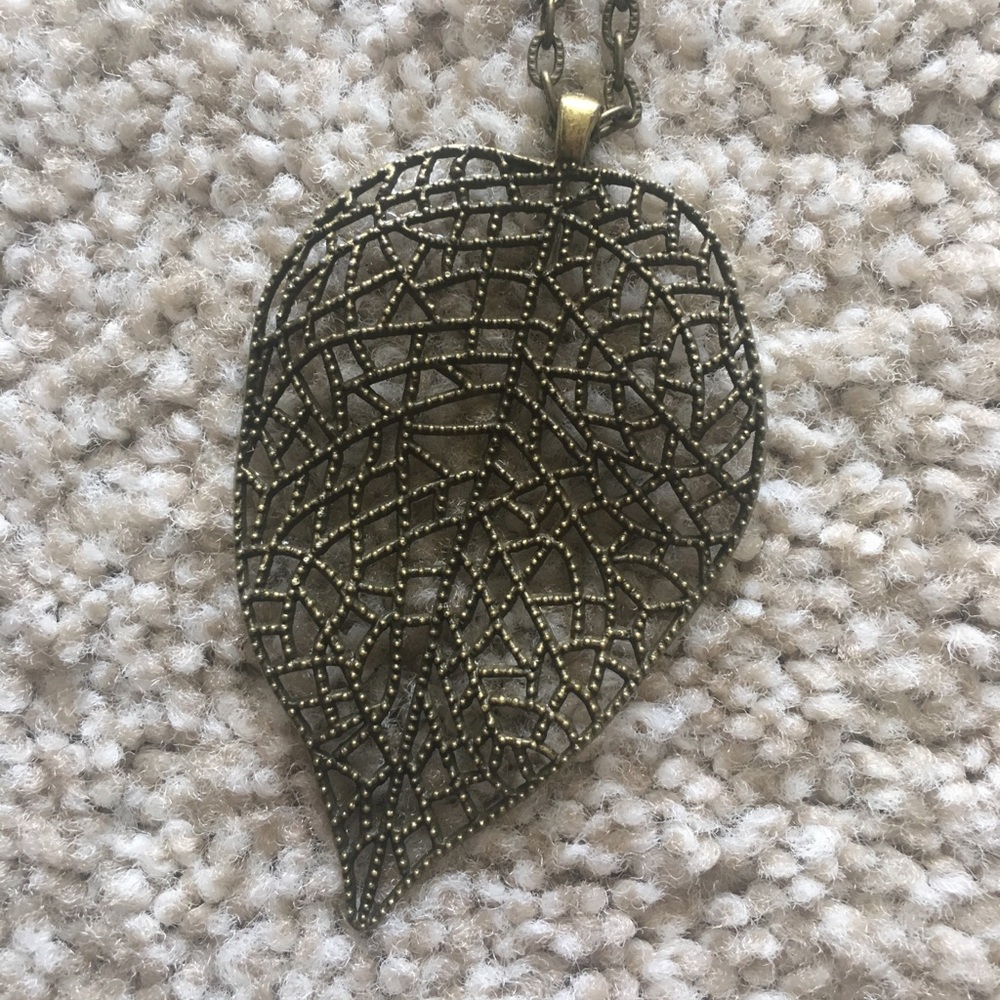 Women’s Leaf Statement Necklace